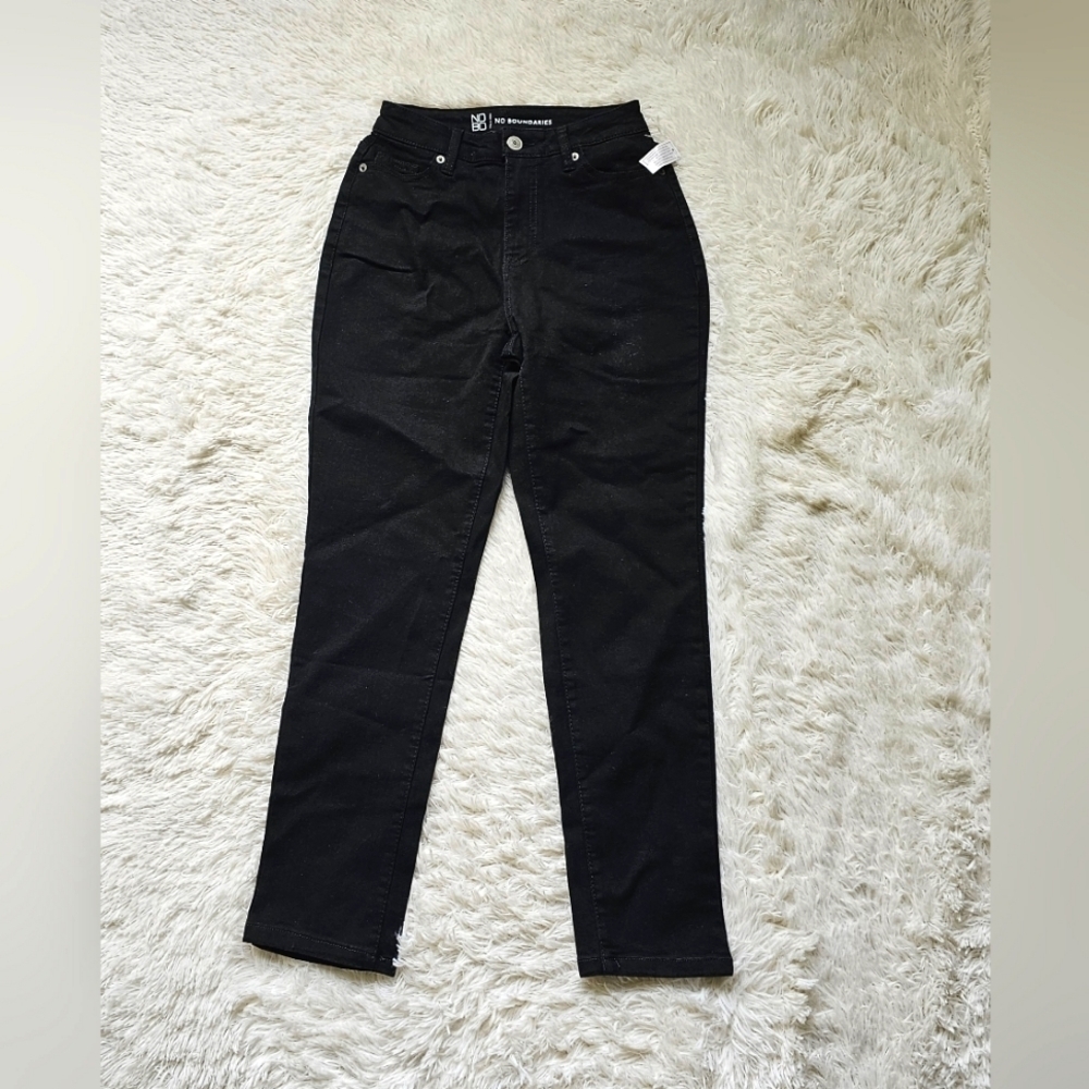NWT No Boundaries‎ Juniors Black Jeans Size 1 High Rise Mom Jean